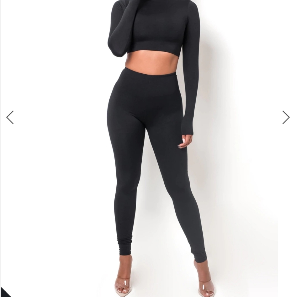 2 sets leggings and crop top long sleeve shirt